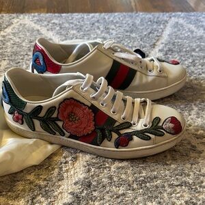 Gucci White Sneakers with Floral Embroidery
